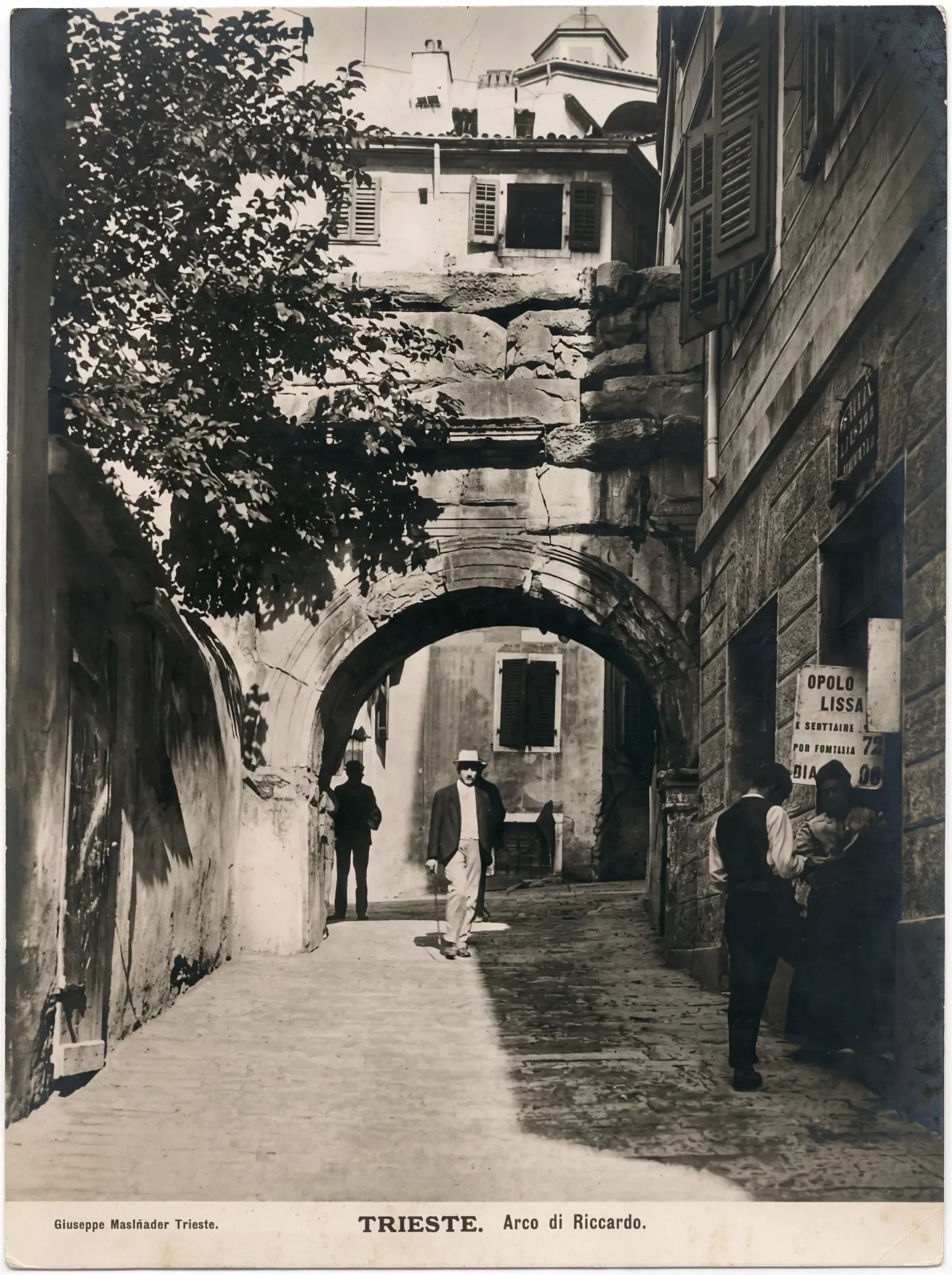 The Arco di Riccardo and Daily Life in Trieste