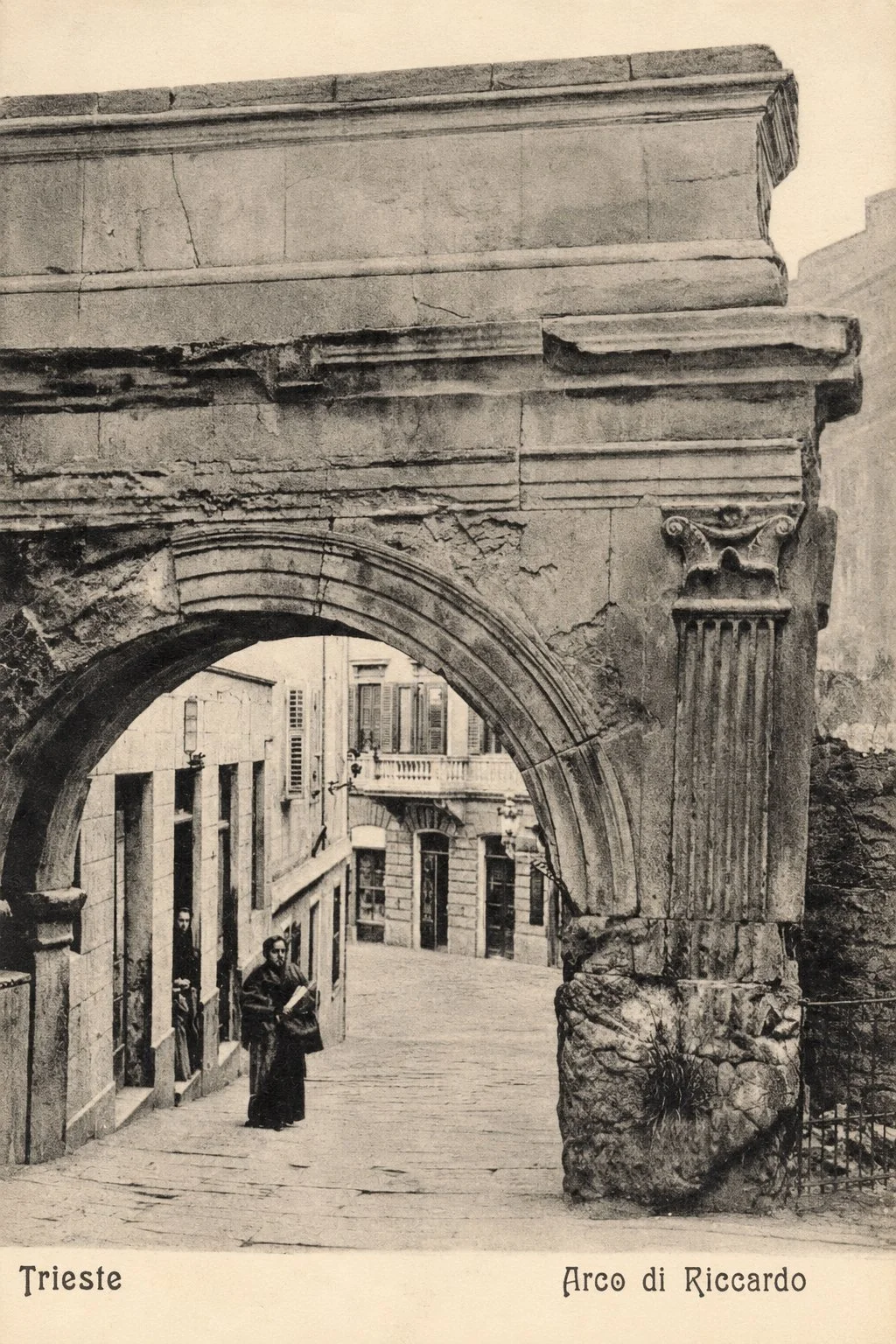 Postcard of the Arch of Riccardo