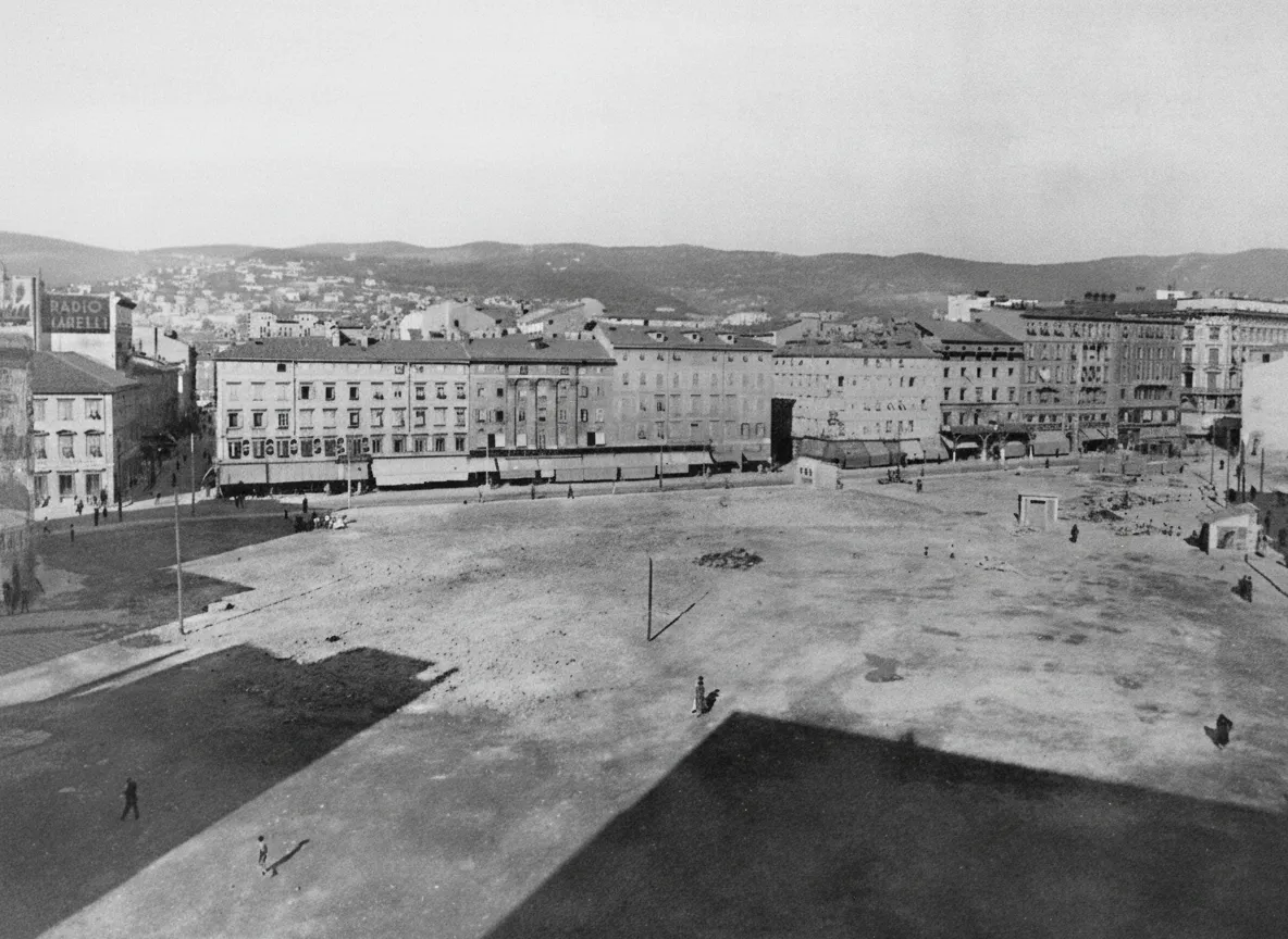 Trieste 1936: cleared area for future Piazza Malta (Largo Riborgo)