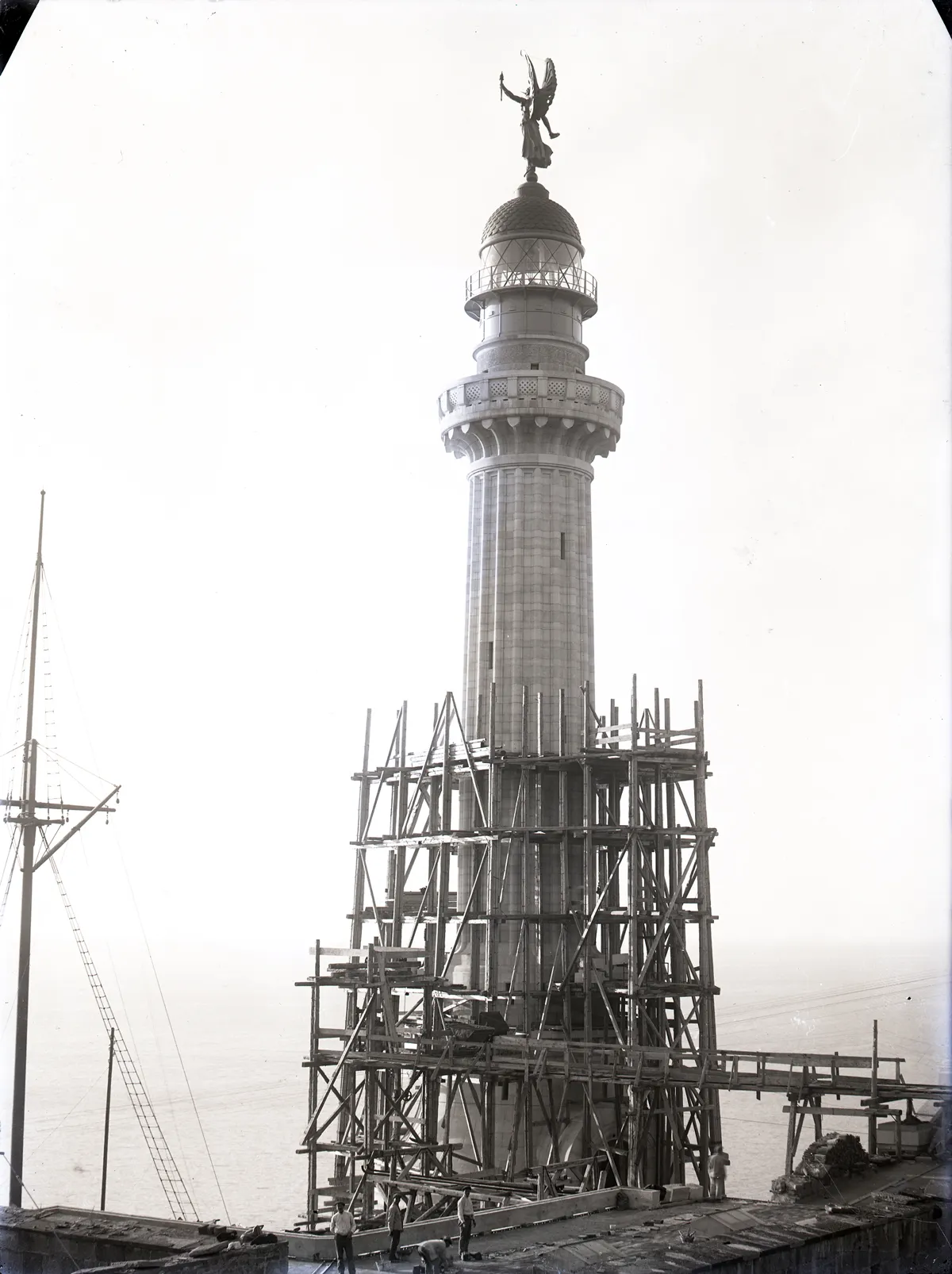 Faro della Vittoria under construction