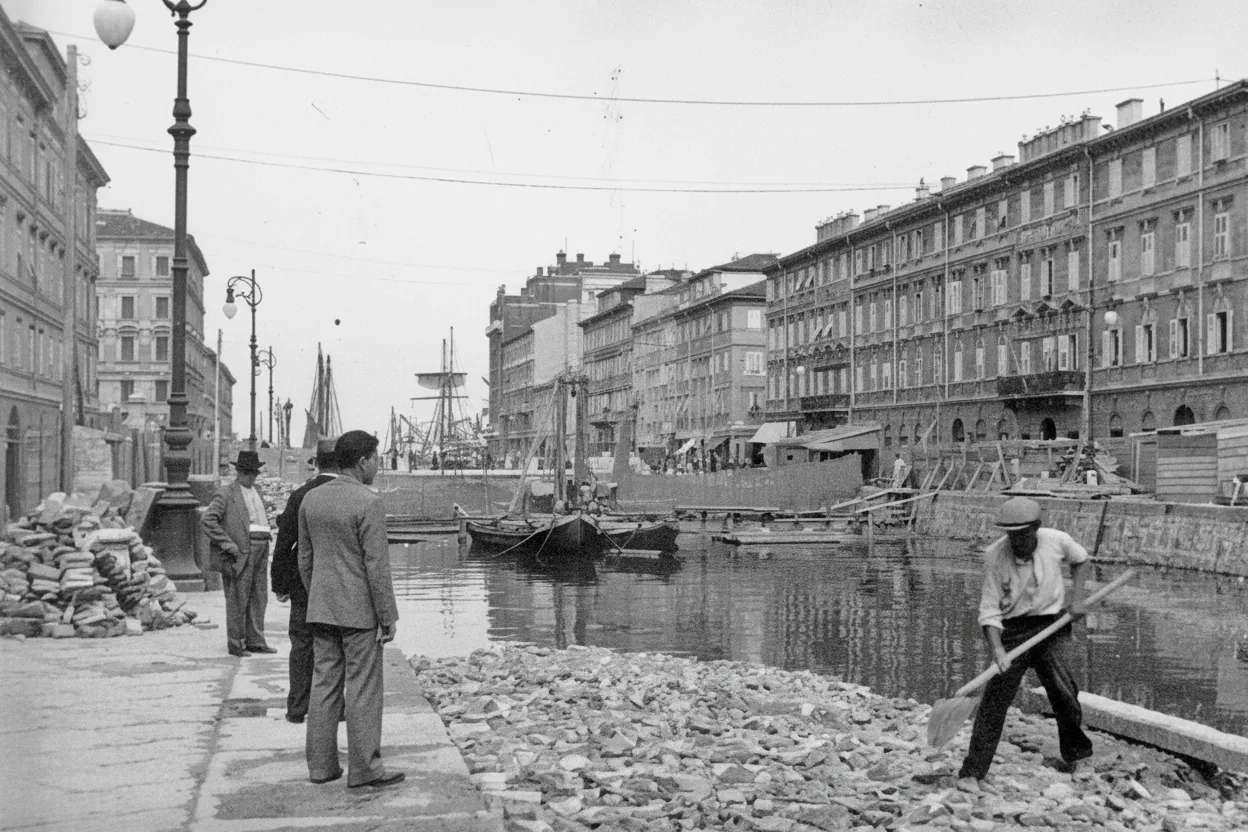 Infill of the last stretch of the Canal Grande with rubble from Cittavecchia, Trieste 1934