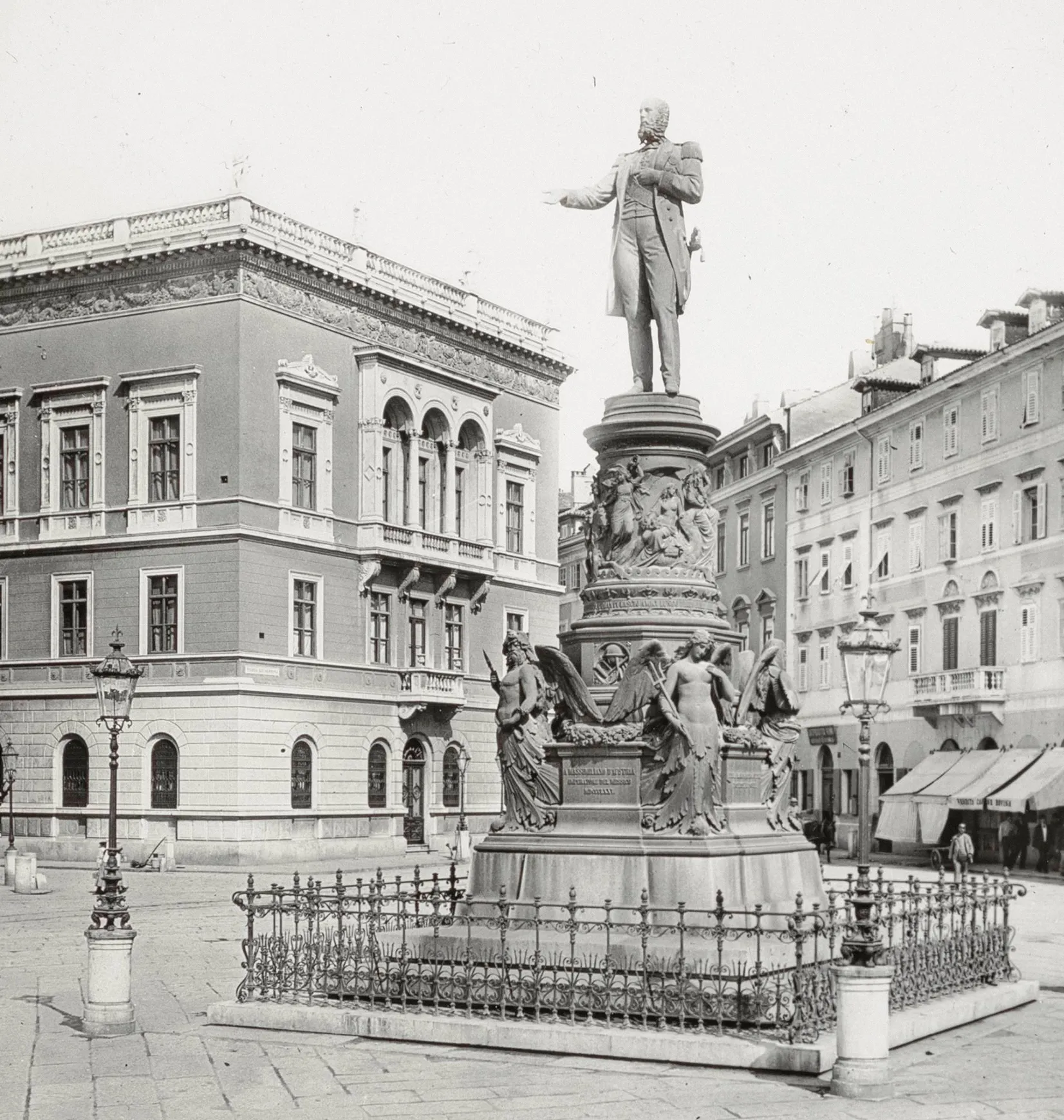 Monument to Massimiliano d'Asburgo