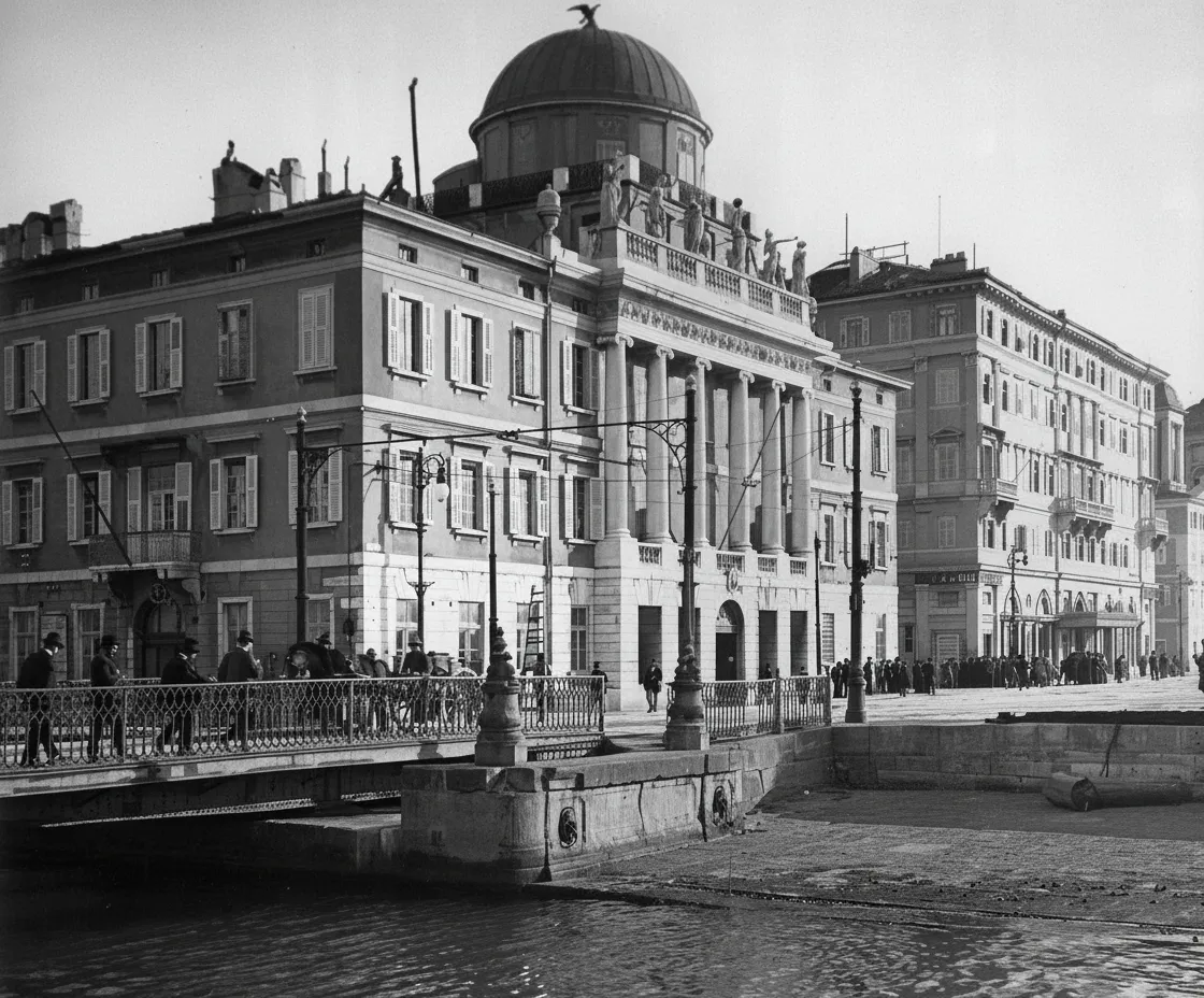 Palazzo Carciotti and Hotel de la Ville