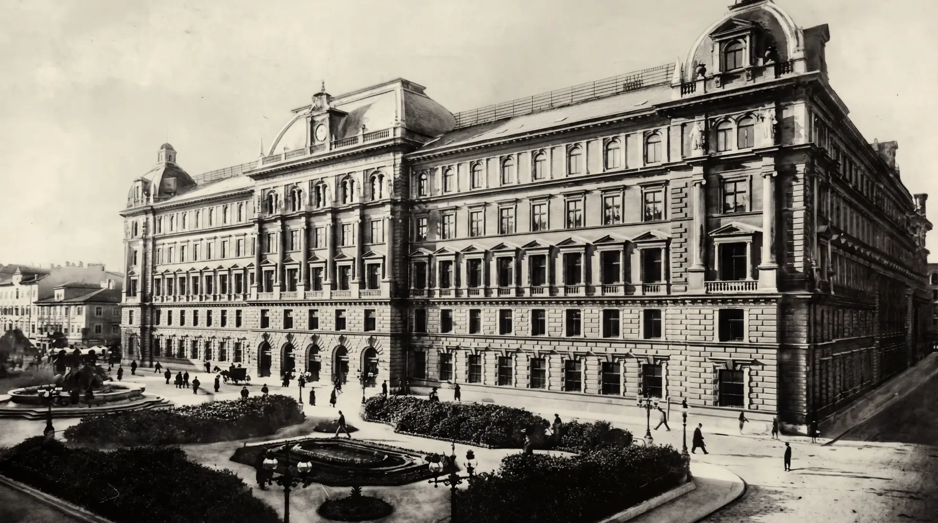 The Palazzo delle Poste and Piazza Vittorio Veneto