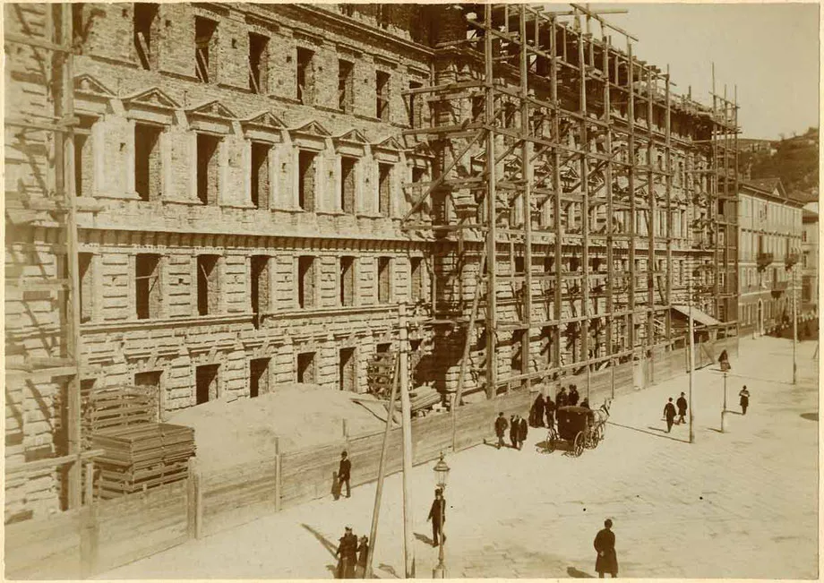 Palazzo delle Poste under construction