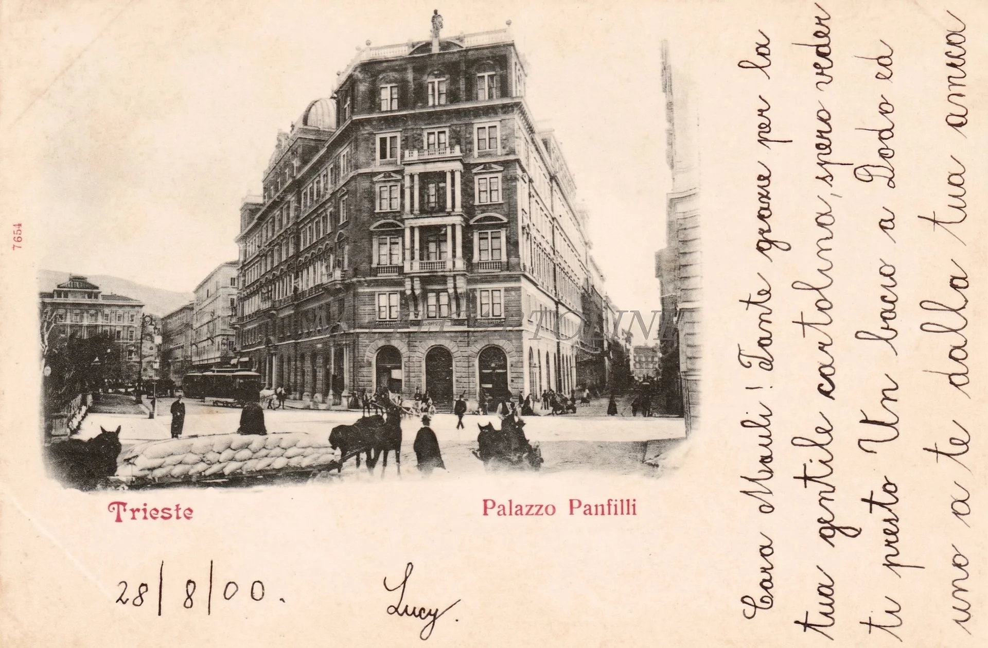 Palača Panfili v Trstu s tramvajem in kočijami