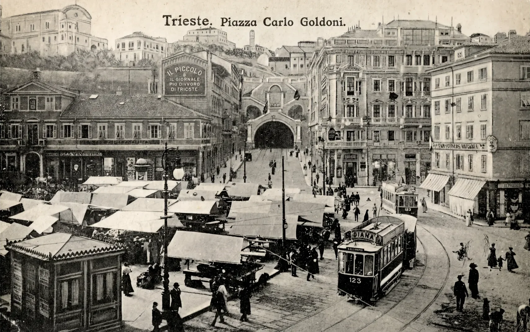 Piazza Carlo Goldoni: Market and Vintage Trams