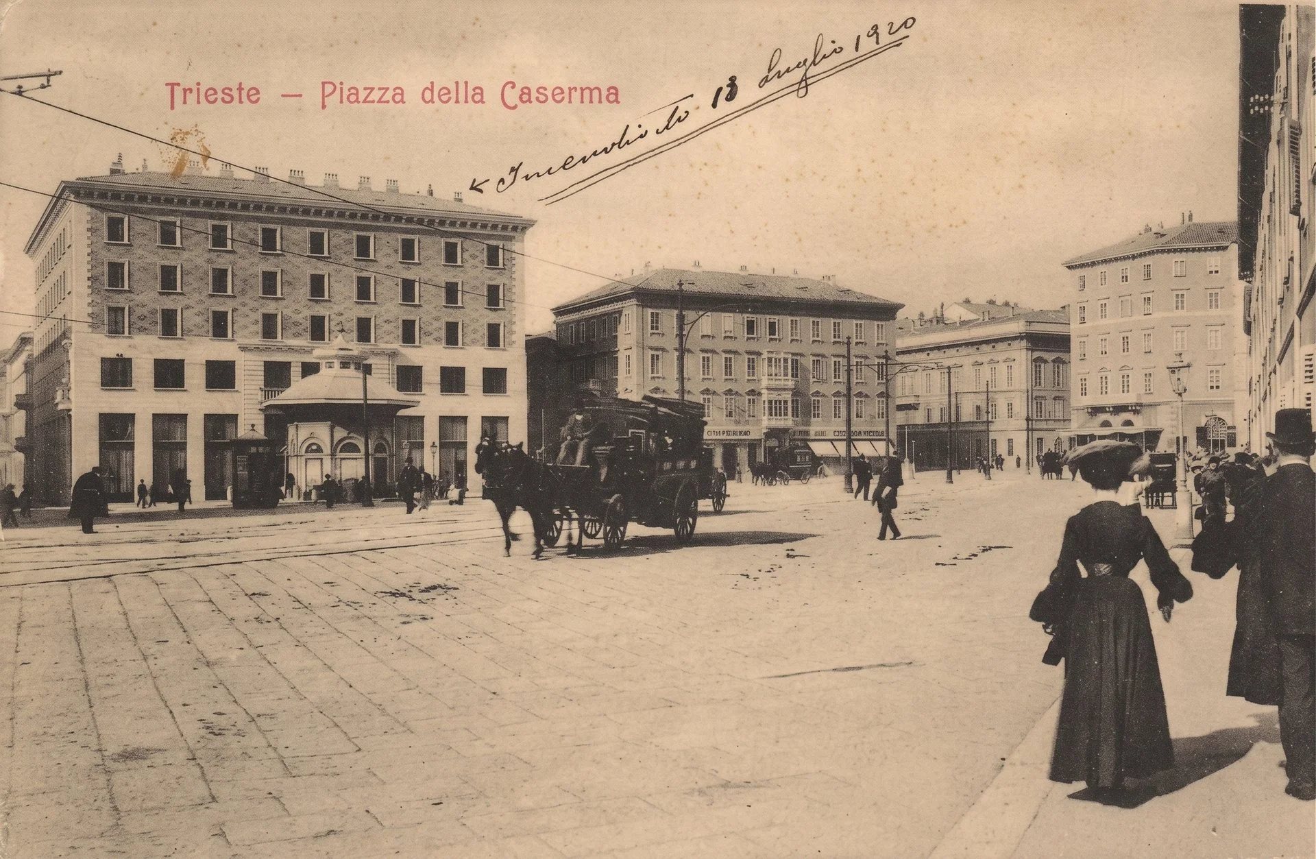 Piazza della Caserma und das Hotel Balkan