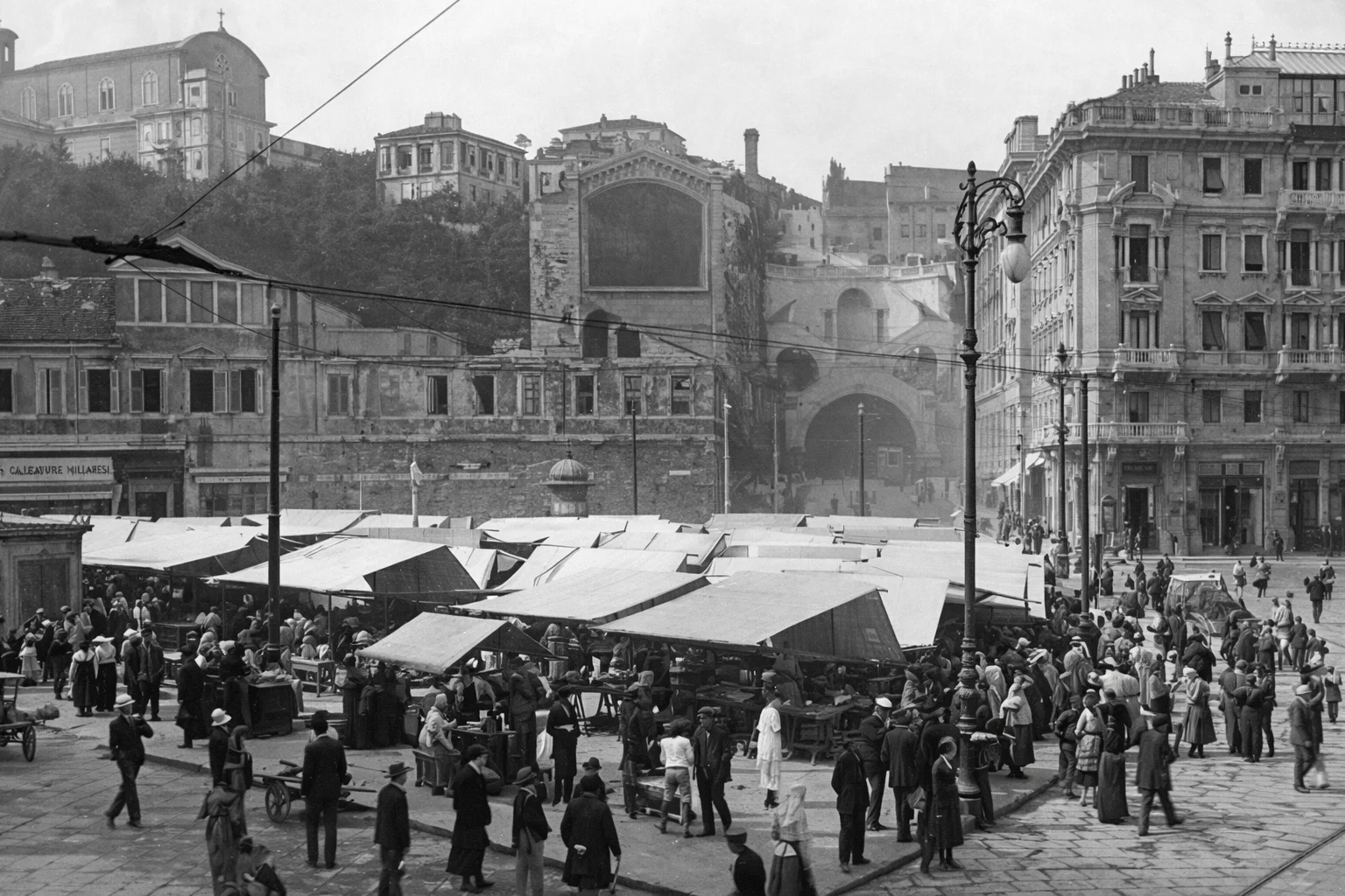 Piazza Goldoni Market and Palazzo Tonello Ruins after 1915