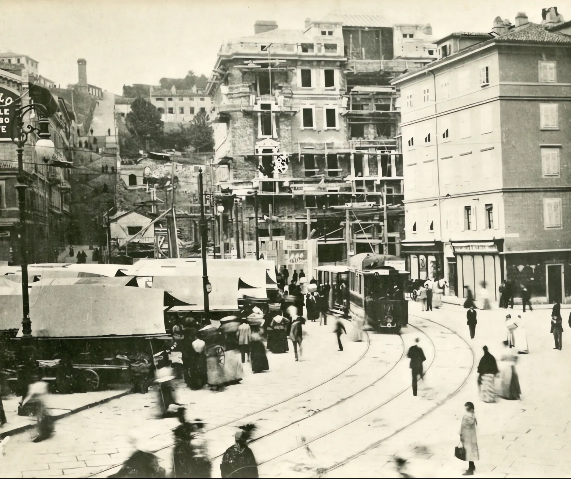 Piazza Goldoni before the Construction of the Galleria di Montuzza