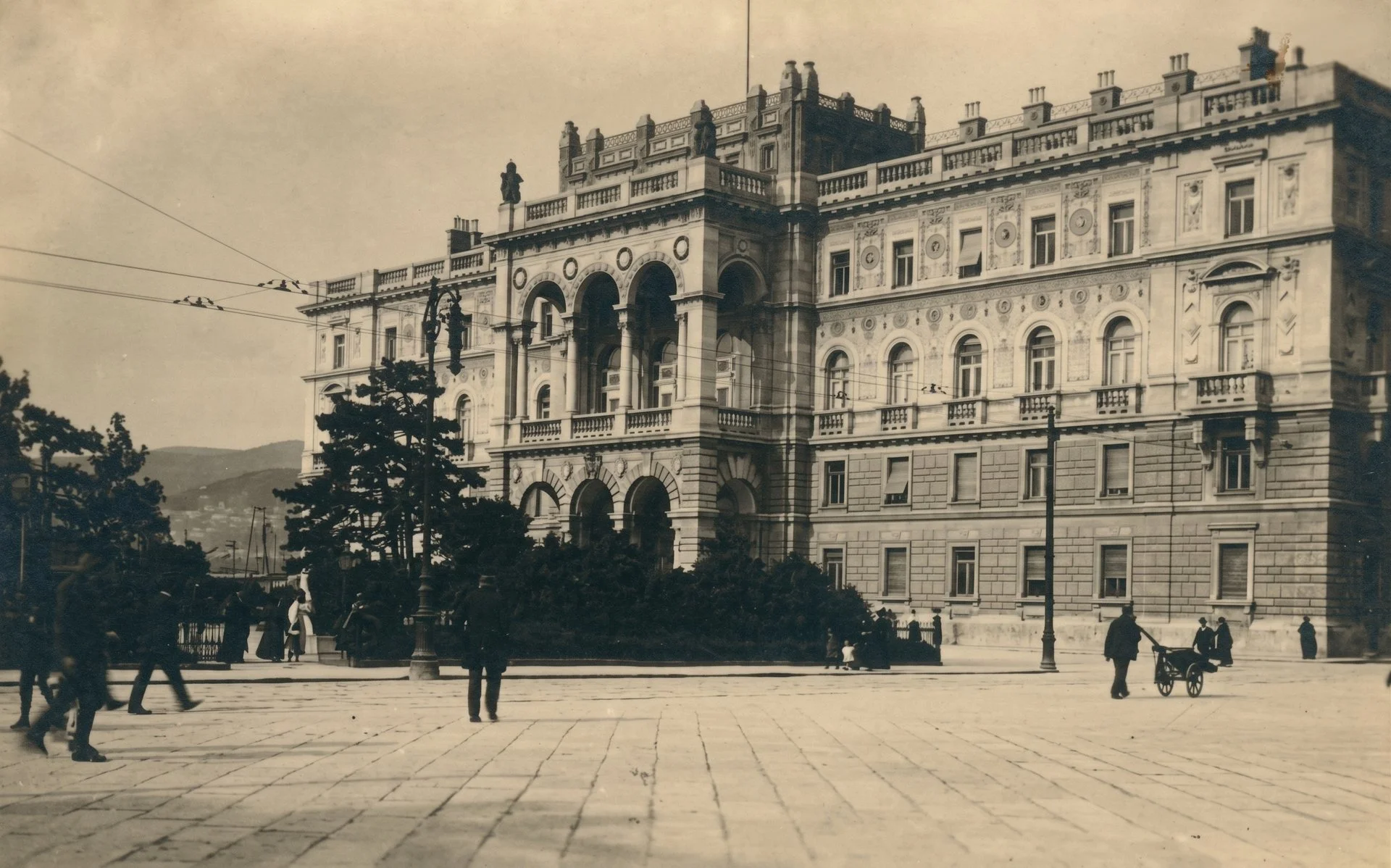 Piazza Grande in Vladna palača v Trstu