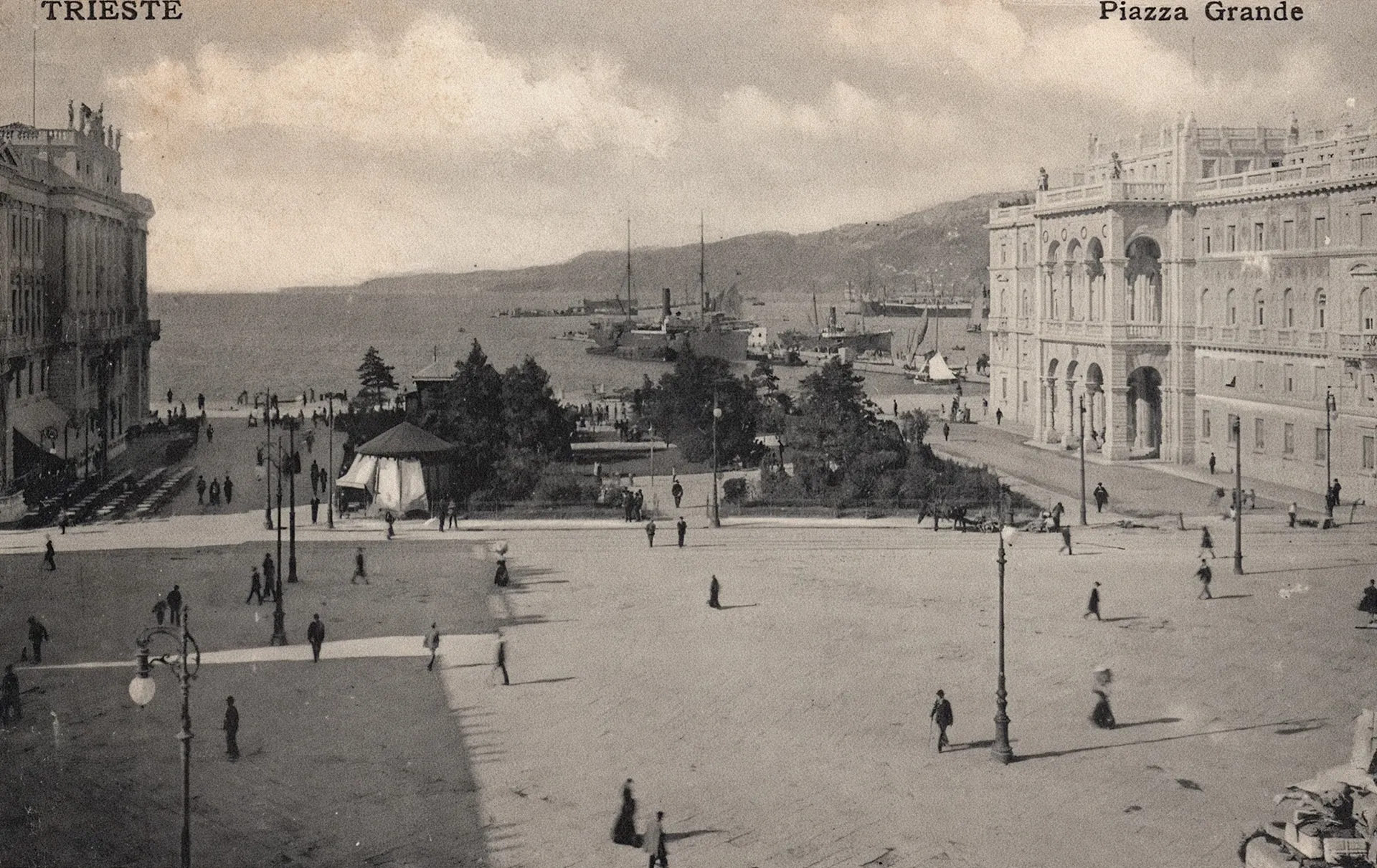 Piazza Grande (Piazza Unità), around 1910