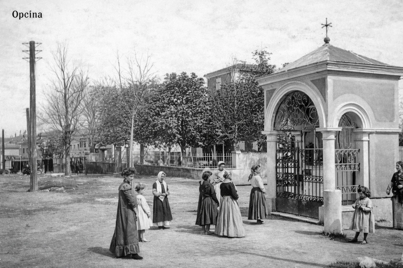 Opicina Early 1900s: Women and Children by the Chapel
